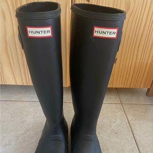 Tall hunter boots in great shape
